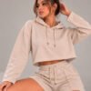 conjunto-mujer-burda-stretch-beige Conjunto básico para mujer color beige con buzo corto y short